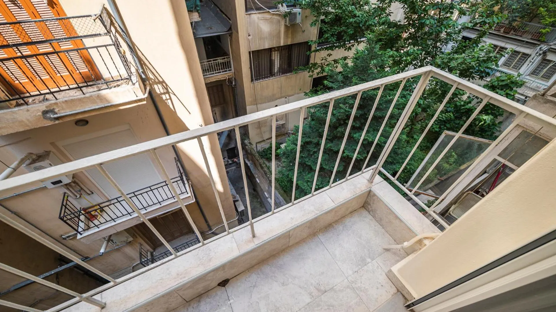 P Deluxe Suites 3 Thessaloniki Apartment
